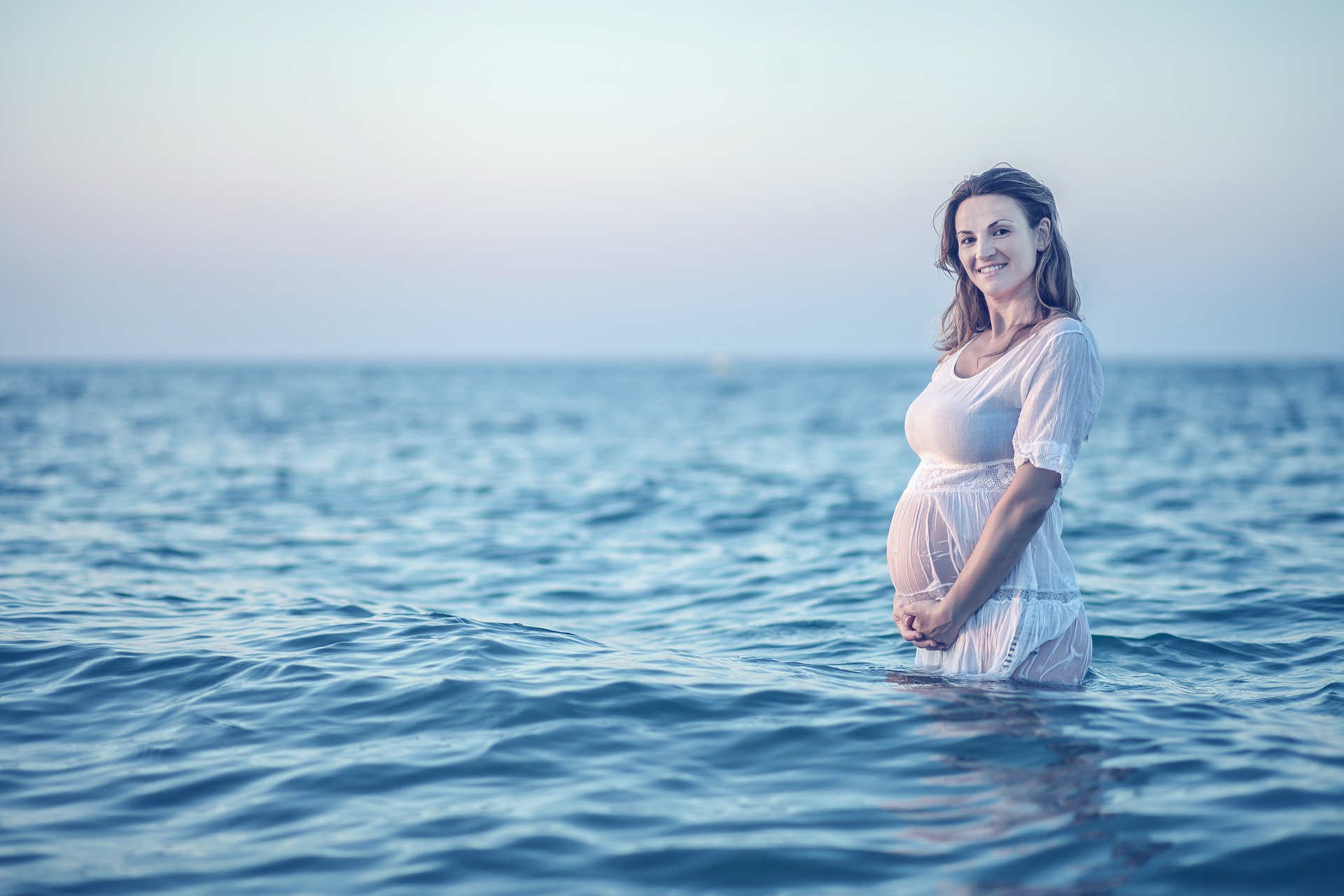 Zwangere dame in zee - Mama ABC Blog