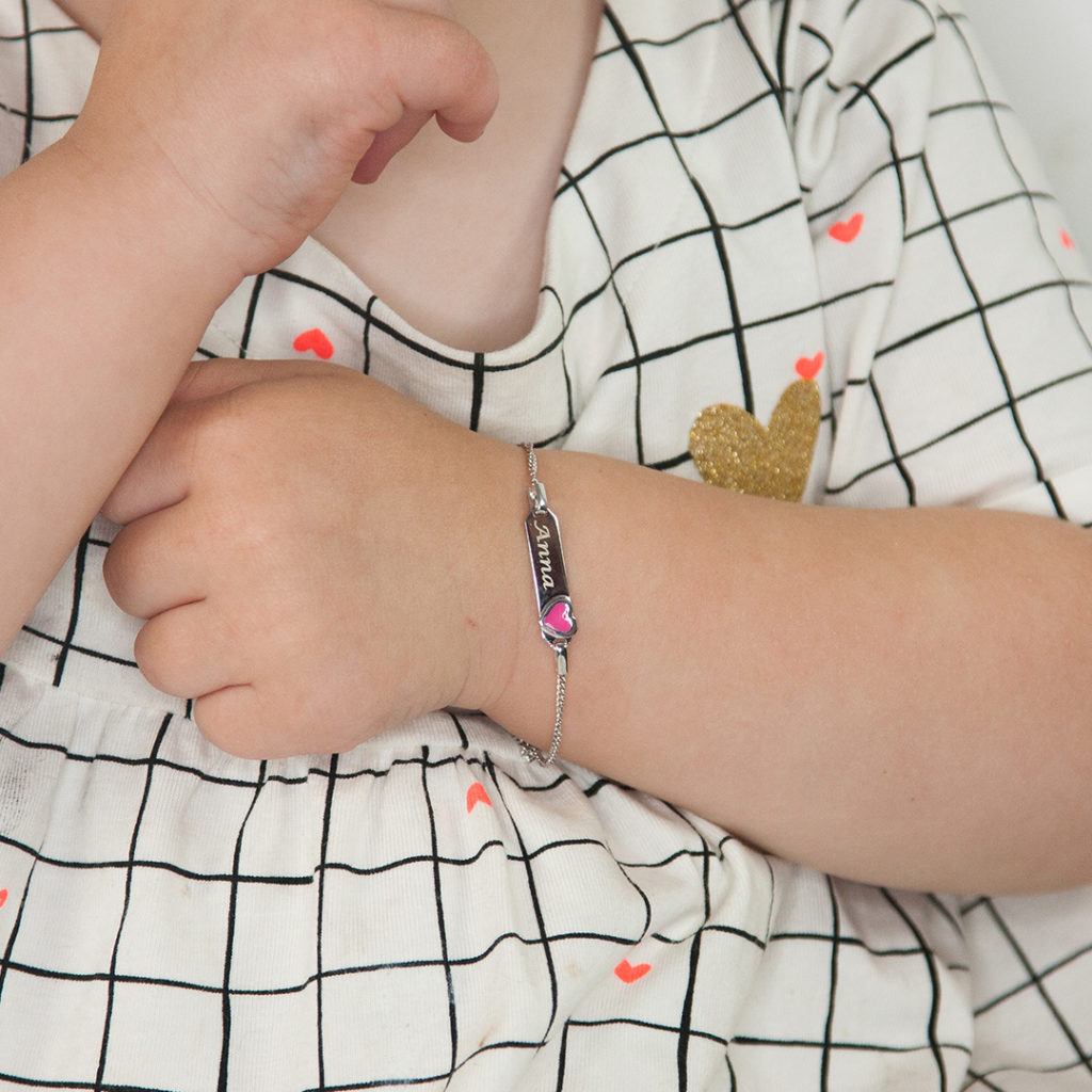 zijn Serie van hypothese Armbandje met naam op - Kraamcadeau - Cadeau voor baby - Sofie Lambrecht  Mama Blog
