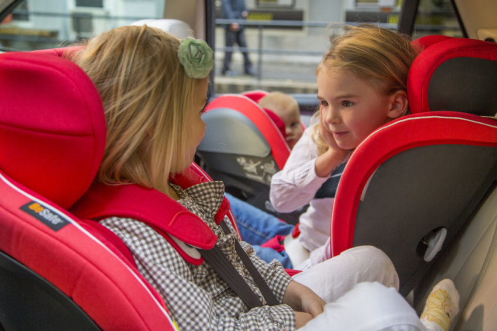 Drie kinderen Achterbank Auto BeSafe Sofie Lambrecht