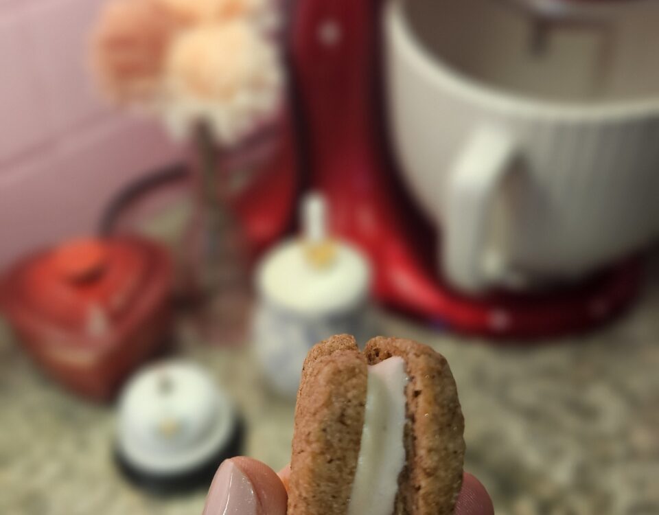 Ijs tussen twee koekjes - recept koekjes met vers gemalen graan - ijswafels