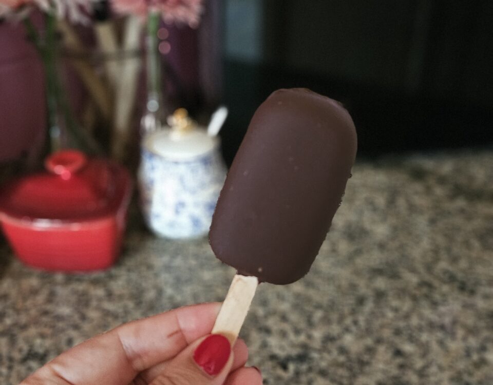 Home made magnum met roomijs